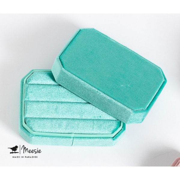Display: ring Velvet Travel box Display: ring Velvet Travel box